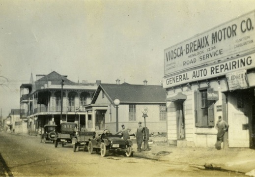 fay_viosca_pics_046 (1713 visits) Felix Viosca's Auto Shop.
L-R: Randall Felix Viosca, Unknown, Unknown fay_viosca_pics_046