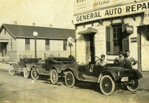 fay_viosca_pics_049 (2311 visits) Felix Viosca's Auto Shop.L-R: Harry Viosca, Unknown, Unknown. fay_viosca_pics_049