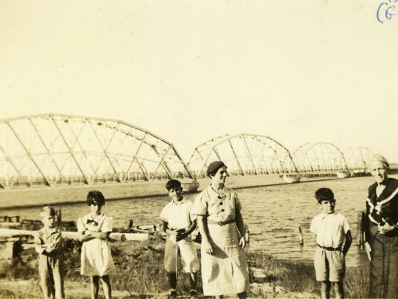 fay_viosca_pics_066 (3897 visits) L-R: Jerry Viosca, Fay Viosca, Randall Viosca, Alice Baudean Viosca, Robert Viosca, Felicie Baudean ... fay_viosca_pics_066