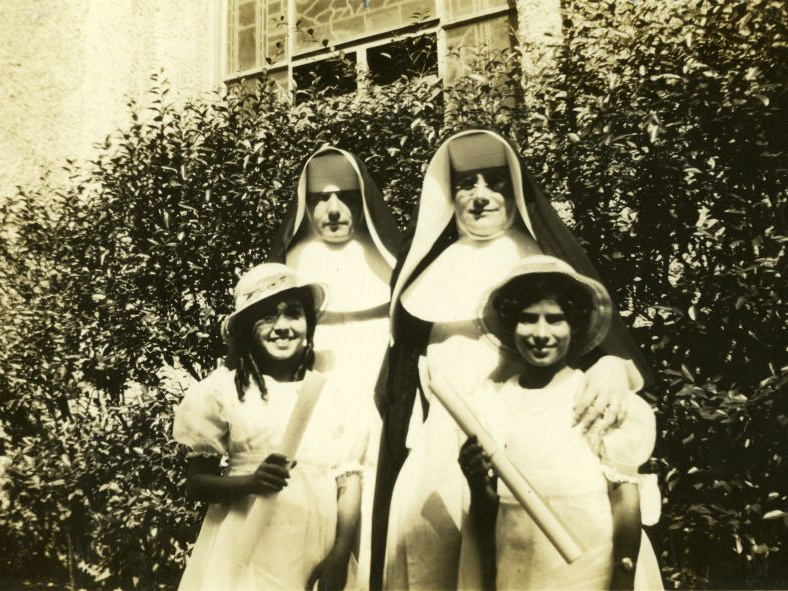 fay_viosca_pics_071 (1966 visits) L-R: Merdia Williams, Sr. M Thomas, Sr M. Carmel, Fay Viosca. fay_viosca_pics_071