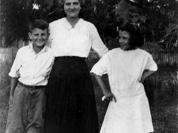 fay_viosca_pics_001 (2536 visits) Mrs Adrienne Bischoff Viosca with her two youngest children Willard Viosca and Villa Viosca. fay_viosca_pics_001
