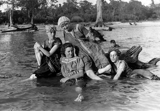 fay_viosca_pics_017 (5058 visits) Members of my family stump. L-R: Unknown, Angela Viosca (front), Unknown (rear), Alice Baudean, Will... fay_viosca_pics_017