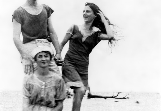 fay_viosca_pics_025 (2829 visits) L-R: Claus Sadlier, Angela Viosca, Alice Baudean. Probably in Mandeville after the 1915 Hurricane. fay_viosca_pics_025