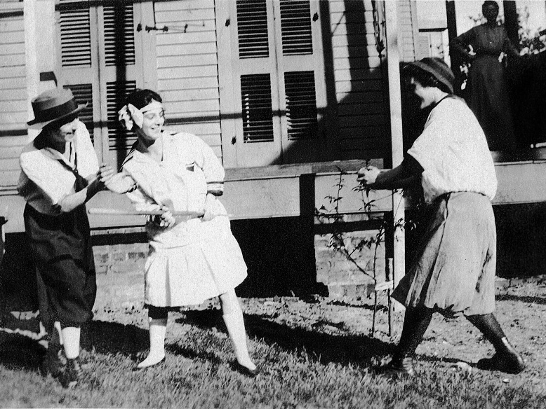 fay_viosca_pics_036 (2531 visits) L-R: Unknown, Unknown, Alice Baudean, Angela Viosca, Unknown fay_viosca_pics_036