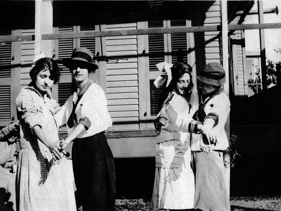fay_viosca_pics_038 (2510 visits) Unknown, Unknown, Unknown, Alice Baudean, Angela Viosca fay_viosca_pics_038