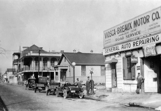 fay_viosca_pics_046 (1772 visits) Felix Viosca's Auto Shop.
L-R: Randall Felix Viosca, Unknown, Unknown fay_viosca_pics_046
