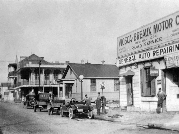 fay_viosca_pics_046 (1772 visits) Felix Viosca's Auto Shop.
L-R: Randall Felix Viosca, Unknown, Unknown fay_viosca_pics_046