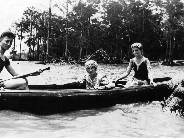 fay_viosca_pics_051 (2183 visits) L-R: Unknown, Angela Viosca, Alice Baudean. fay_viosca_pics_051