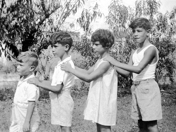 fay_viosca_pics_073 (2478 visits) L-R: Jerry Viosca, Robert Viosca, Fay Viosca, Randall C Viosca. fay_viosca_pics_073