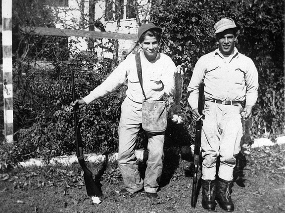 fay_viosca_pics_079 (1892 visits) Squirrel Hunting. Robert Viosca and Randall C Viosca fay_viosca_pics_079