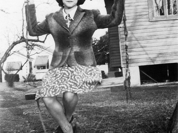 fay_viosca_pics_109 (1752 visits) Fay Viosca in Helm's yard. Developed March 6 1940. fay_viosca_pics_109