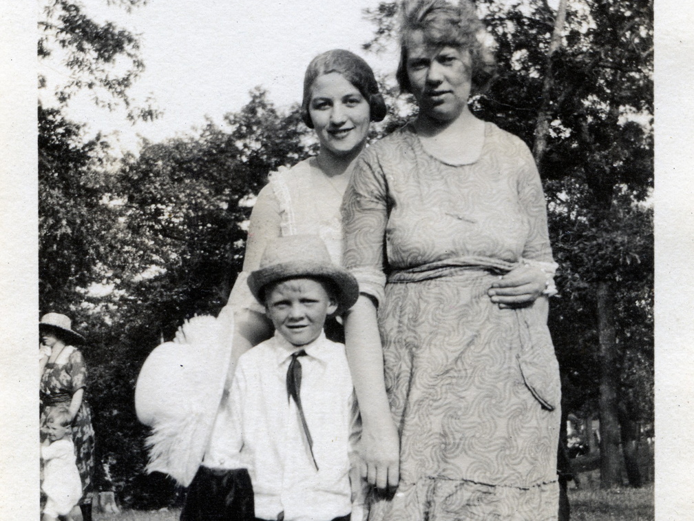 Kasparek Lot 9 Folks 1900-1949 044 (2707 visits) Kasparek Lot 9 Folks 1900-1949 044