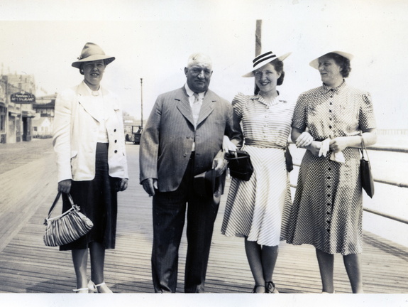 Kasparek Lot 9 Folks 1900-1949 055
