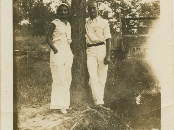 VicVioscaAlbum_008 (2105 visits) On back: Juanita Fernandez and Harold Drez. Taken in Covington, La. VicVioscaAlbum_008