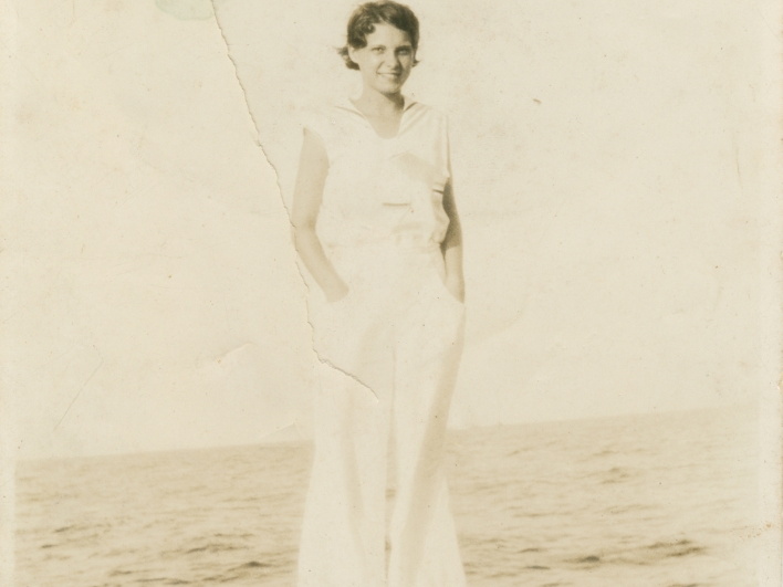 VicVioscaAlbum_017 (1725 visits) On back: Louise Fernandez. Taken on Willard's boat "The Red Hot" on Lake Pontchartrain. VicVioscaAlbum_017