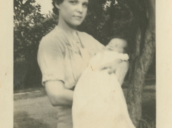 VicVioscaAlbum_023 (1738 visits) Louise Fernandez Viosca and son Victor Willard Viosca Jr.
On back: Taken Christening day. VicVioscaAlbum_023