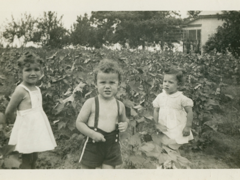 VicVioscaAlbum_071 (1454 visits) Victor Willard Viosca Jr.
On back: Vic Viosca - 3 years old.
With friends on Gulf Coast VicVioscaAlbum_071
