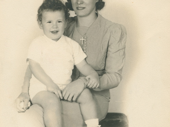 VicVioscaAlbum_073 (1766 visits) Louise Fernandez Viosca and son Victor Willard Viosca Jr. (Vic).
On back: Vic Viosca and Mother - 2 ... VicVioscaAlbum_073
