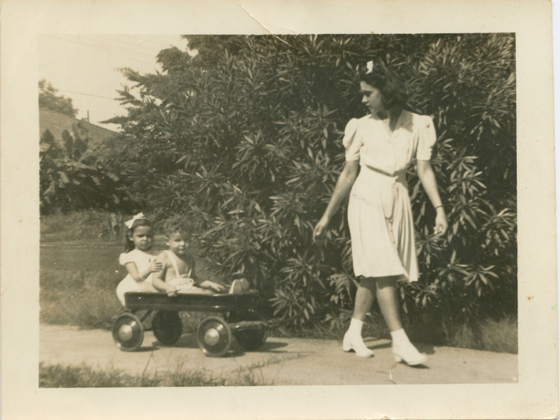 VicVioscaAlbum_078 (2016 visits) On back: Juanita "Juan" Fernandez and Victor Willard Viosca Jr (Vic) - in wagon. Gloria Fernandez pu... VicVioscaAlbum_078