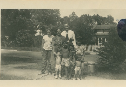 VicVioscaAlbum_100 (2533 visits) Back row: possibly Louise Fernandez Viosca's parents' family,
Front: Louise Fernandez children: Drew... VicVioscaAlbum_100