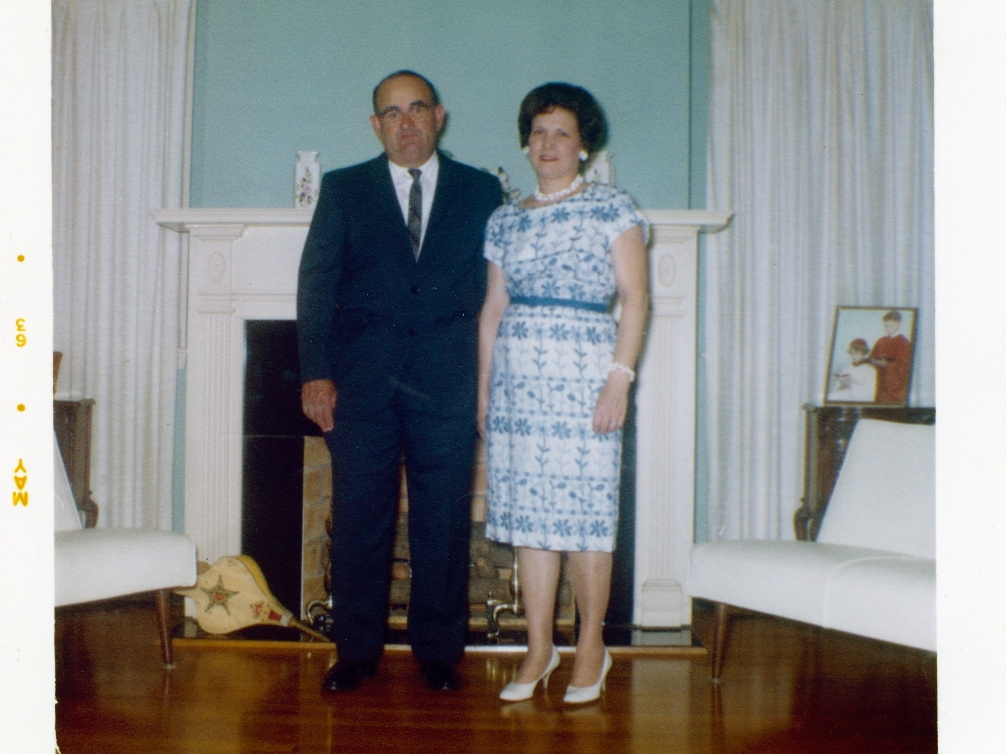 VicVioscaAlbum_139cs (2159 visits) Victor WILLARD Viosca Sr. and Louise Fernandez Viosca.
On border: MAY 1963 VicVioscaAlbum_139cs