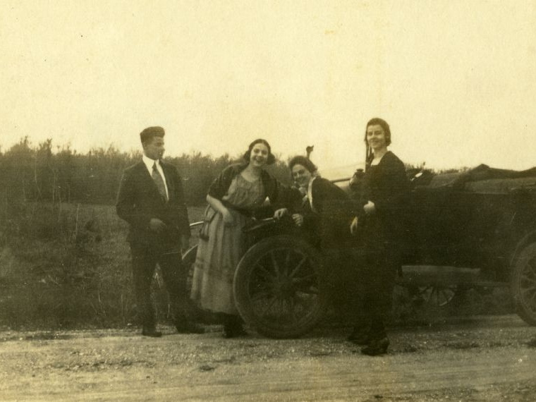 fay_viosca_pics_020 (2078 visits) L-R: Felix Viosca, Mildred Sintes, Alice Baudean, Angela Viosca fay_viosca_pics_020