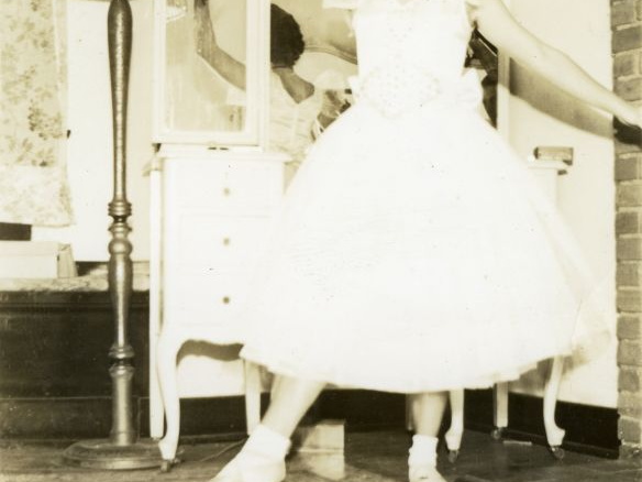 fay_viosca_pics_081 (1686 visits) Fay Viosca before dancing "The Faust (Flop) Ballet". The ballet was performed on freshly waxed floor... fay_viosca_pics_081