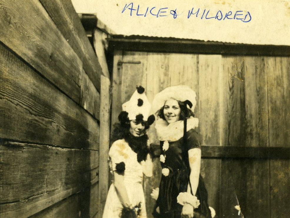 fay_viosca_pics_097 (2113 visits) L-R: Alice Baudean and Mildred Sintes.
Mardi Gras fay_viosca_pics_097