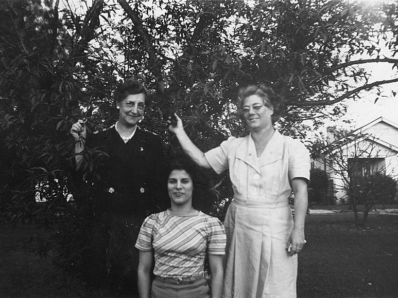 fay_viosca_pics_123 (1991 visits) L-R: Delores T Viosca, Fay Viosca Martin, Alice Baudean Viosca. fay_viosca_pics_123