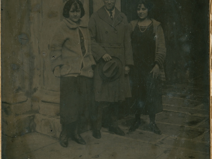 HarryViosca_012 (1873 visits) On back: Pearl, Henry, and Mildred, 12-3-23, 11:30 A.M.
Pearl and Henry Kolter, Mildred Viosca HarryViosca_012
