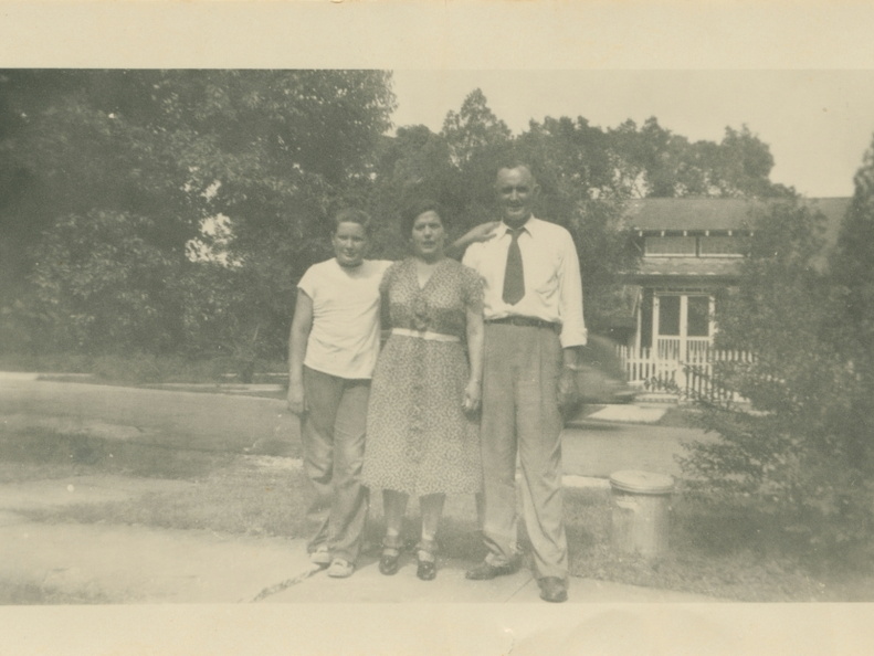 VicVioscaAlbum_101 (1673 visits) Possibly Louise Fernandez Viosca's Parents' family. VicVioscaAlbum_101